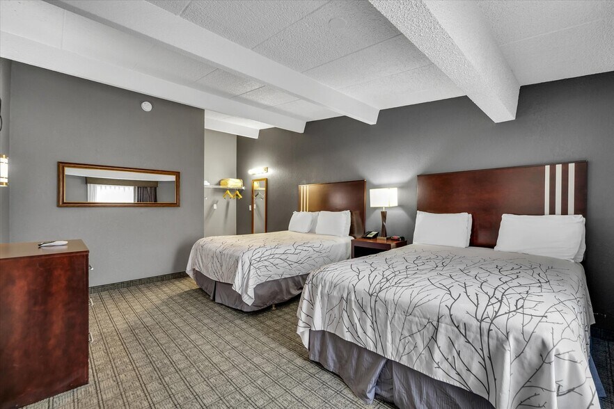 More Photos Of 1907 N Cunningham Ave, Urbana Hotel For Sale