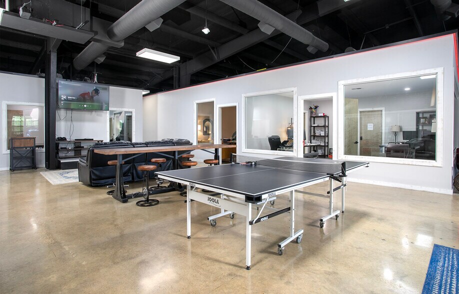 More Photos Of 2850 S Southwest Loop 323, Tyler Distribution For Sale