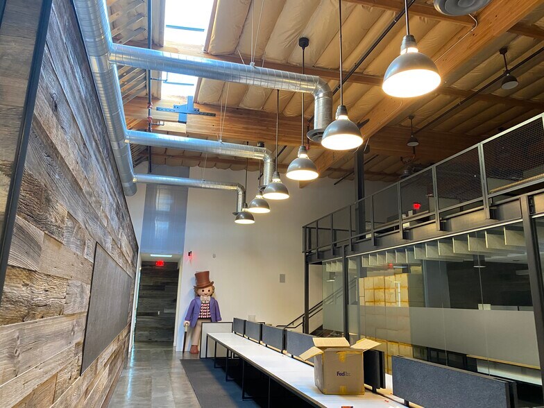 More Photos Of 20310 Plummer St, Chatsworth Manufacturing For Lease