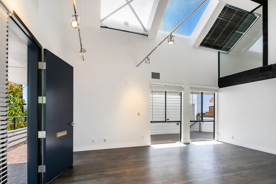 More Photos Of 2200 Pacific Coast Hwy, Hermosa Beach Office For Sale