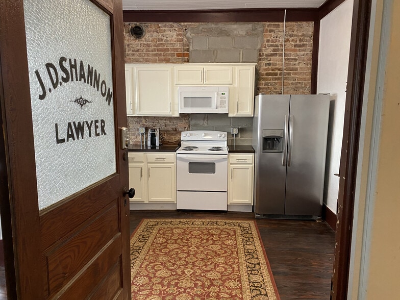 More Photos Of 36 Church St N, Jeffersonville Light Manufacturing For Sale