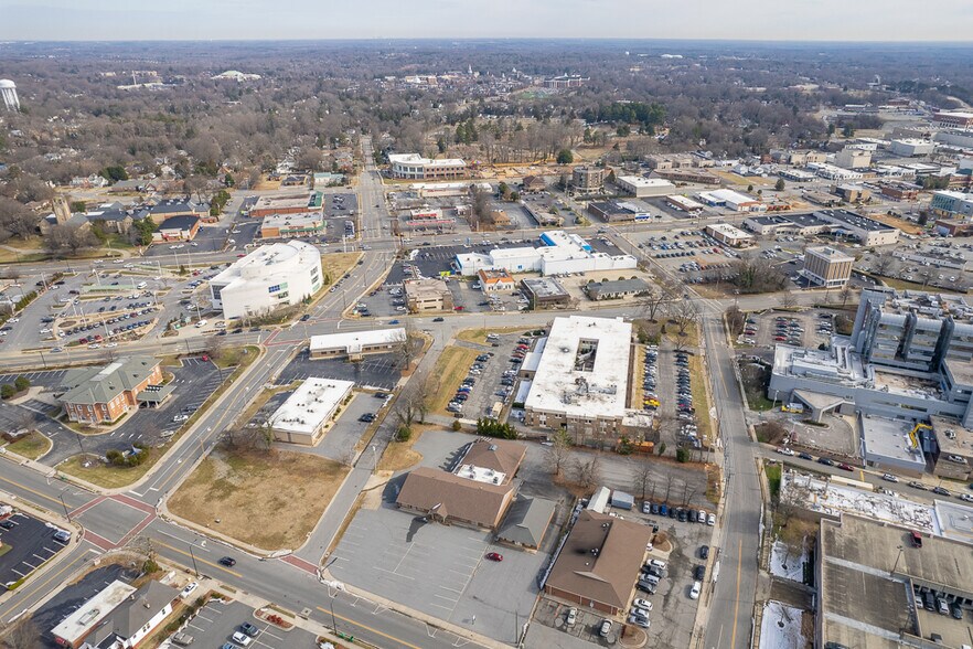 More Photos Of 810 Lindsay St, High Point Medical For Sale