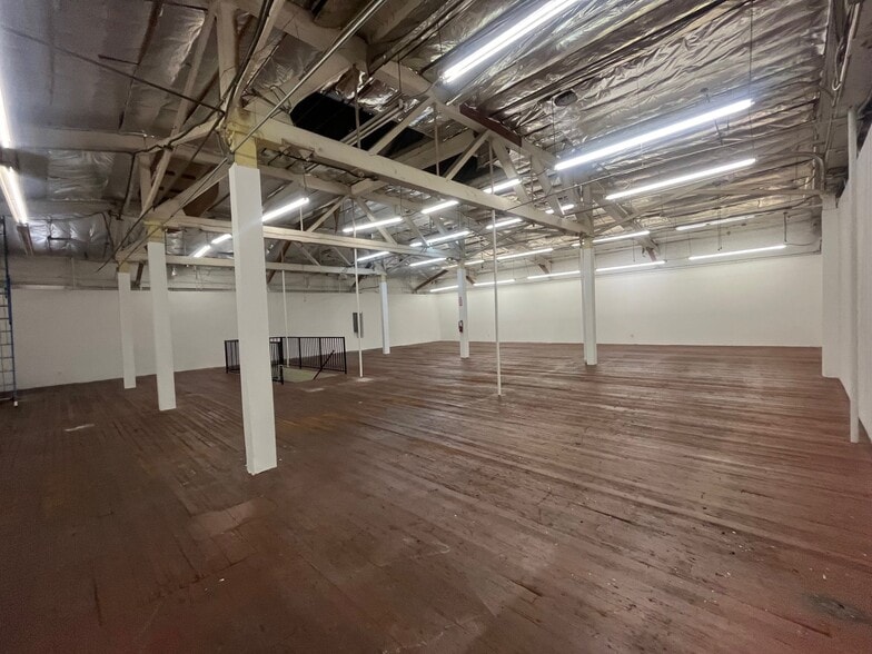More Photos Of 809-811 S Los Angeles St, Los Angeles Storefront Retail Office For Sale