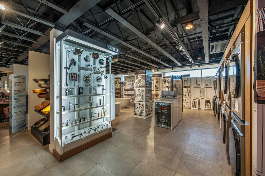 More Photos Of 2413 Pacific Coast Hwy, Lomita General Retail For Sale