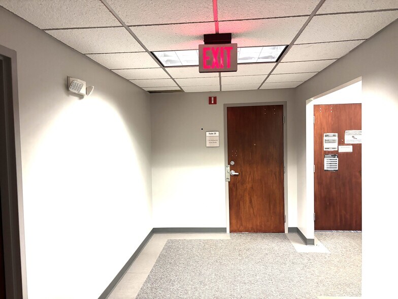 More Photos Of 225 N High St, Muncie Office For Sale