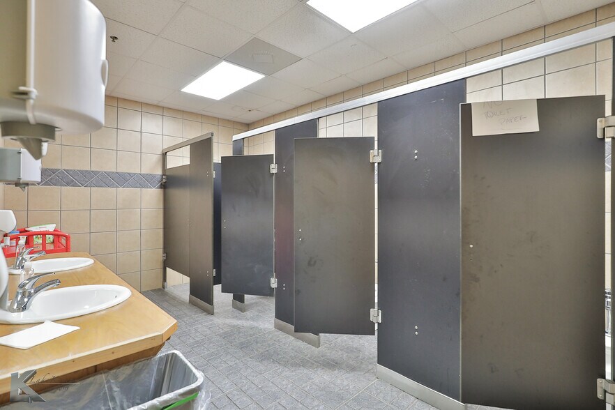 More Photos Of 550 E South 11Th St, Abilene Restaurant For Sale