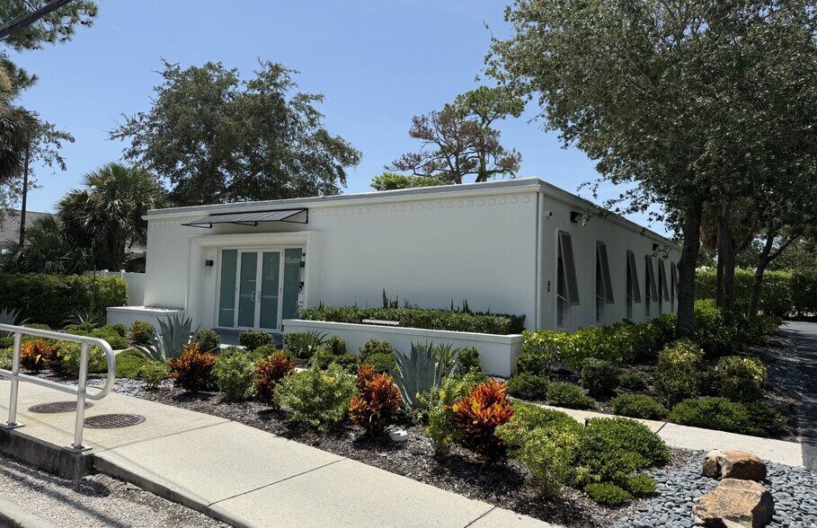 Primary Photo Of 1570 Shadowlawn Dr, Naples Office For Lease