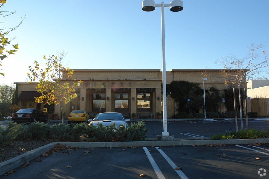More Photos Of 3003 Douglas Blvd, Roseville Restaurant For Lease