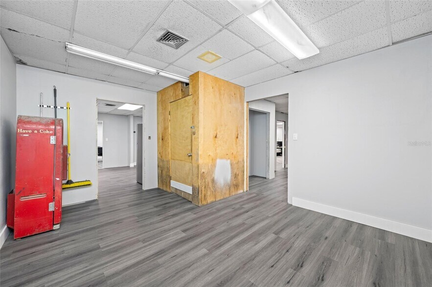 More Photos Of 5802 N Occident St, Tampa Industrial For Sale