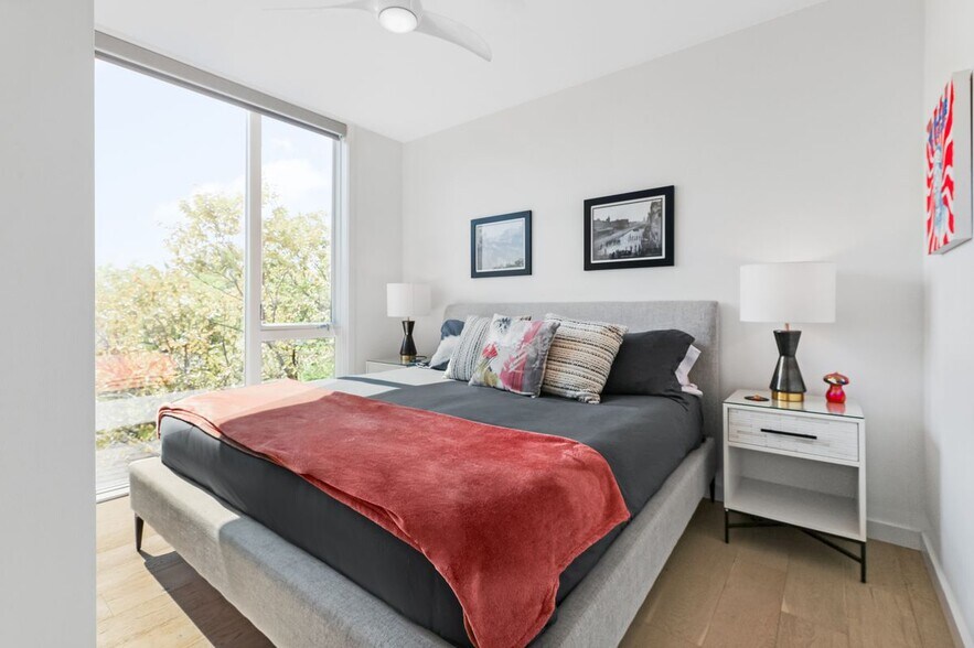 More Photos Of 2208 Lake Austin Blvd, Austin Office Residential For Sale