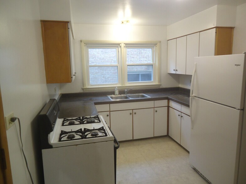 More Photos Of 4936 Greenwood St, Skokie Apartments For Sale