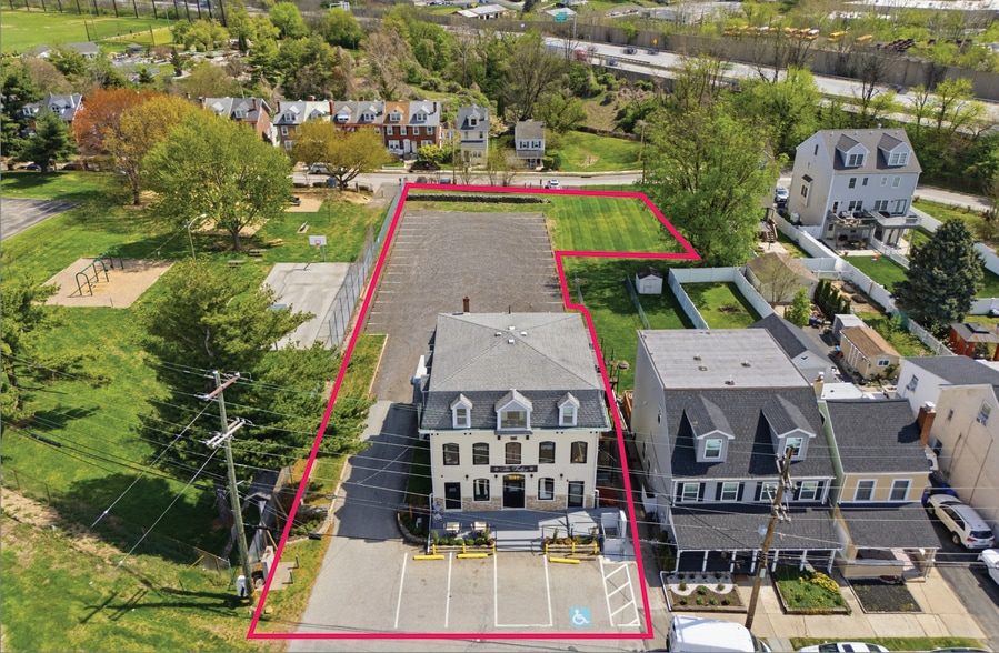 More Photos Of 641 Old Elm St, Conshohocken Bar For Sale
