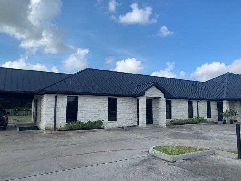 More Photos Of 2307 W Baker Rd, Baytown Medical For Lease