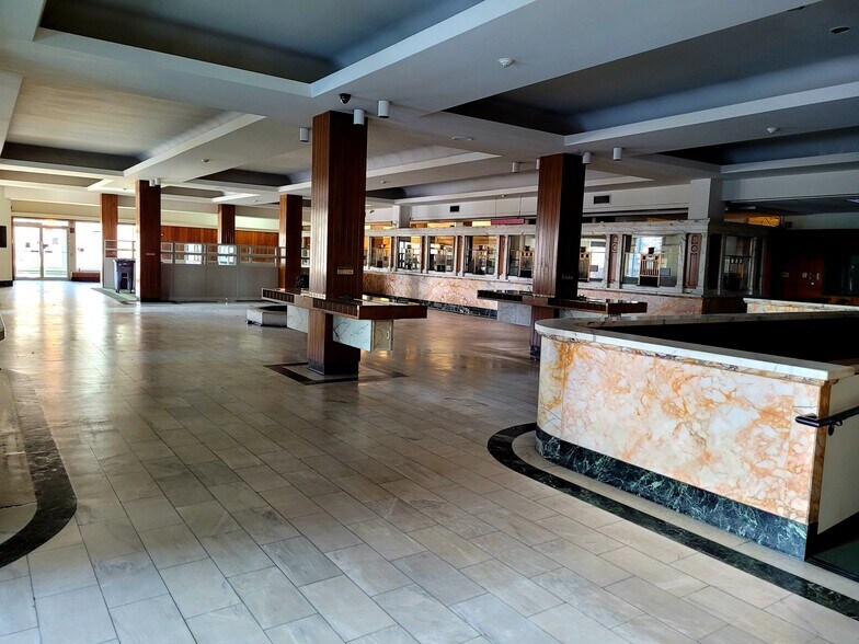 More Photos Of 1110 W 35th St, Chicago Office For Sale