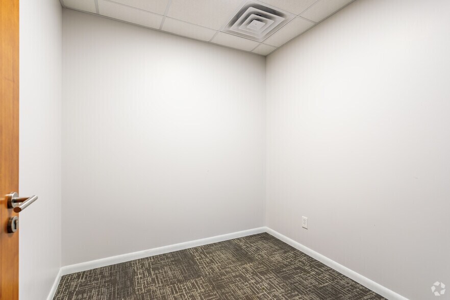 More Photos Of 2722 E Michigan Ave, Lansing Loft Creative Space For Lease