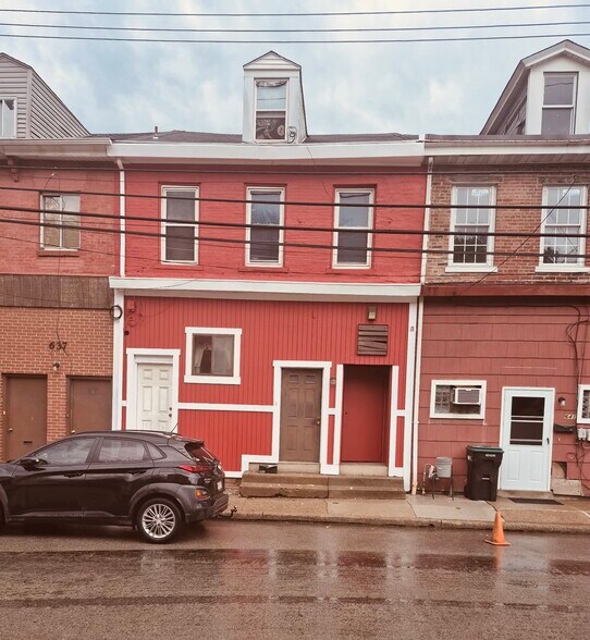 More Photos Of 616 North Ave, Pittsburgh Bar For Sale