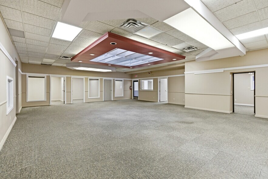 More Photos Of 642 Great Northern Rd, Sault Ste Marie Freestanding For Lease