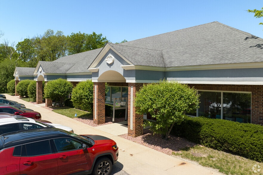 More Photos Of 3 S Greenleaf Ave, Gurnee Unknown For Lease