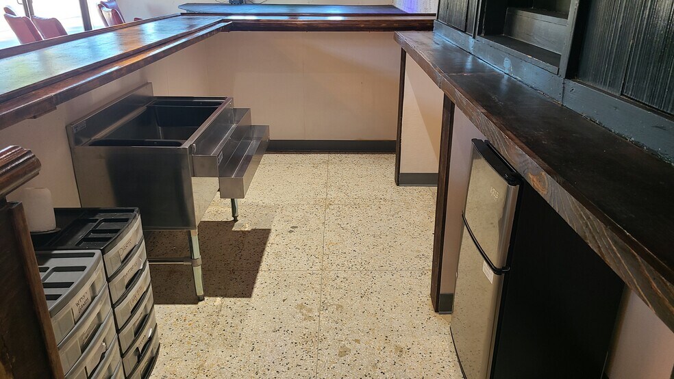 More Photos Of 221 6th St N, Texas City General Retail For Sale