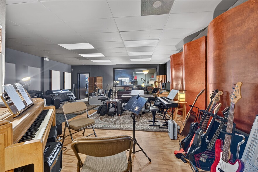 More Photos Of 221-223 N Locust St, Denton Office For Sale