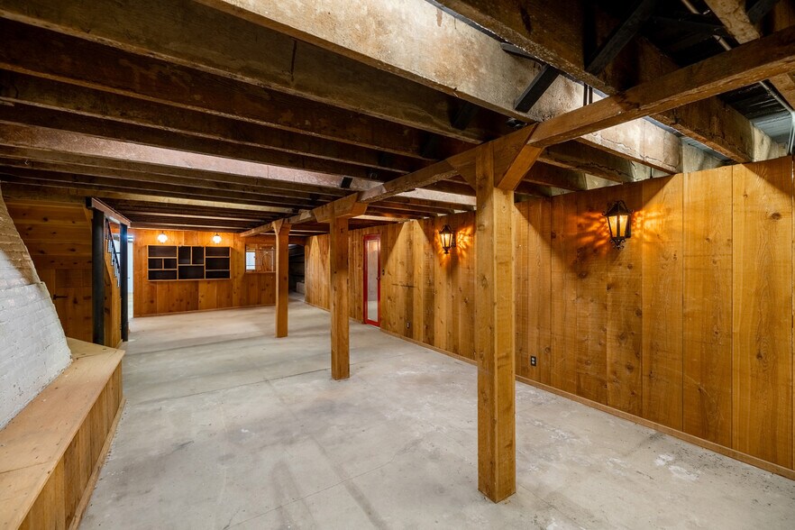 More Photos Of 108 S Santa Fe Ave, Salina General Retail For Lease