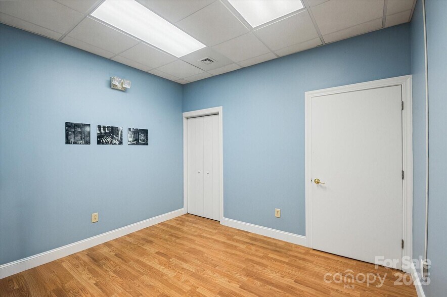 More Photos Of 5 Park Pl W, Brevard Medical For Sale