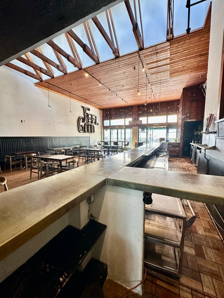 More Photos Of 256 Santa Monica Pier, Santa Monica General Retail For Lease