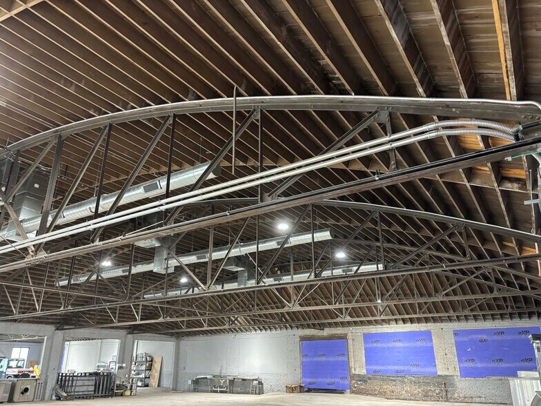 More Photos Of 9101 N Western Ave, Oklahoma City Showroom For Lease