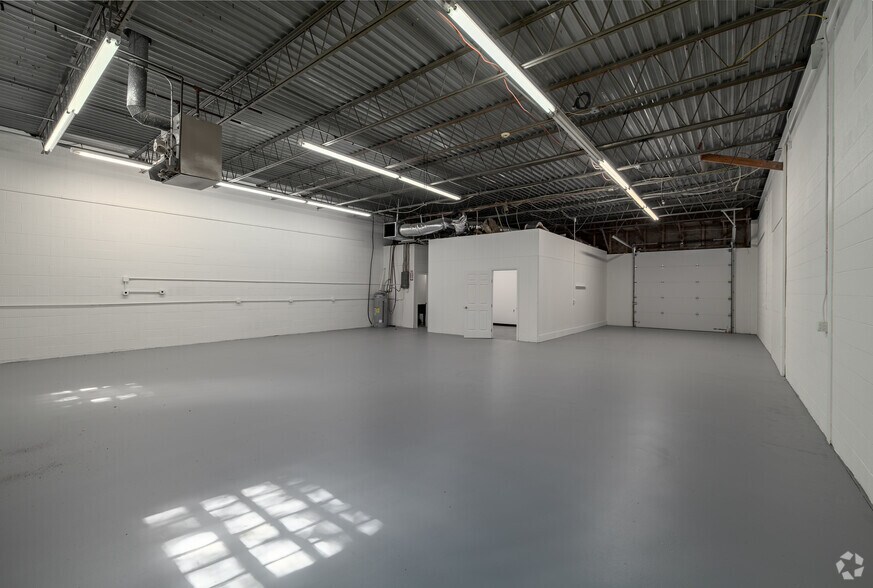 More Photos Of 2700-2740 N Graham St, Charlotte Light Distribution For Lease