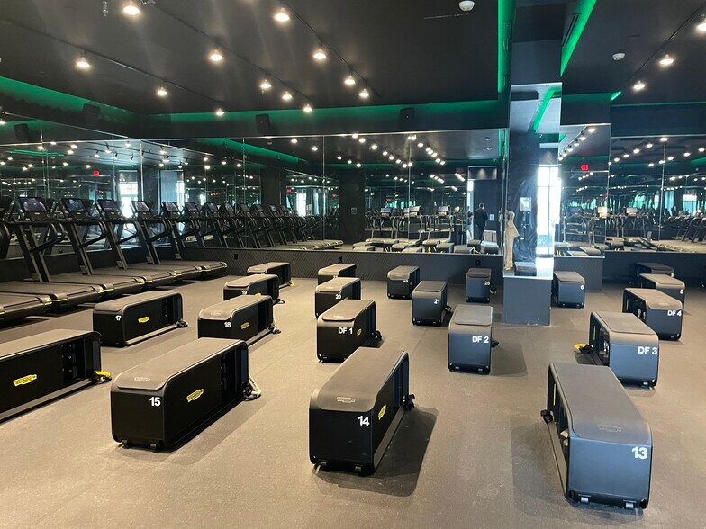 More Photos Of 5200 Wilshire Blvd, Los Angeles Apartments For Lease