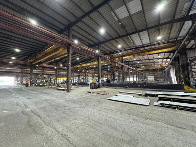 More Photos Of 1629 Miles St, Houston Manufacturing For Lease
