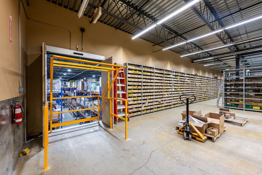 More Photos Of 5780 Rue Ontario E, Montréal Warehouse For Sale