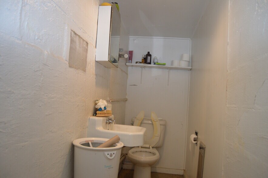 More Photos Of 1819 Main st, Lynchburg Flex For Sale