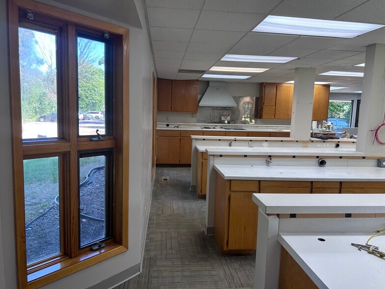 More Photos Of 17833 Hutchins Dr, Minnetonka Medical For Sale