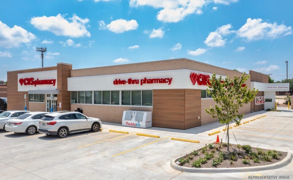 Primary Photo Of 1205 N US Highway 83 Hwy, Zapata Drugstore For Sale