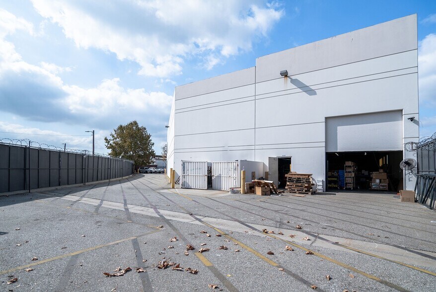 More Photos Of 5500-5510 S Soto St, Vernon Warehouse For Sale