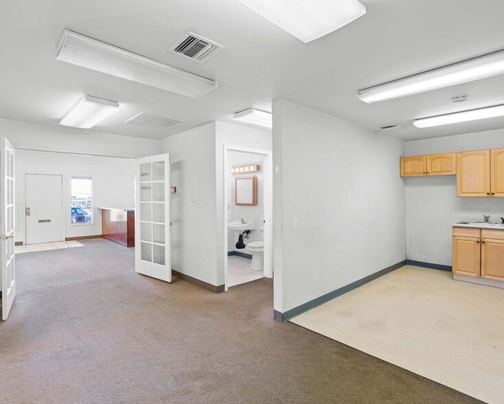 More Photos Of 12005 N Lombard St, Portland Industrial For Sale