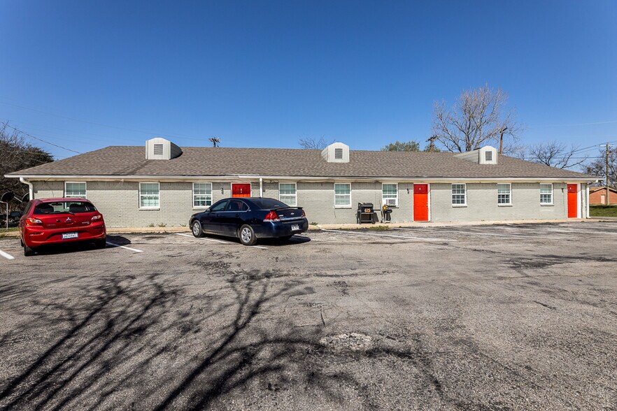 More Photos Of 2912 N Beaton St, Corsicana Apartments For Sale