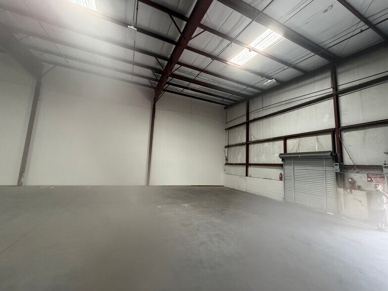 More Photos Of 6470 Parkland Dr, Sarasota Warehouse For Lease