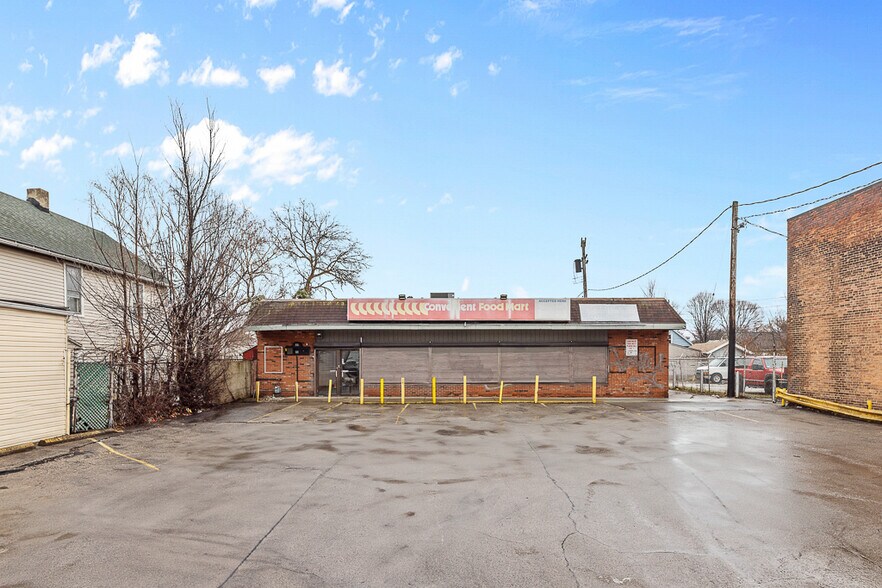 Primary Photo Of 7123 Lorain Ave, Cleveland Freestanding For Lease
