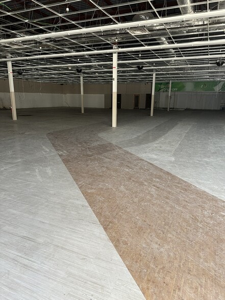 More Photos Of 18-20 Crystal Ave, Derry Drugstore For Lease