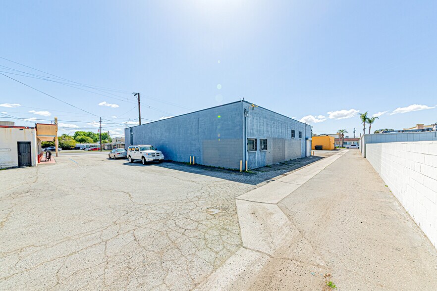 More Photos Of 333 S Brookhurst Rd, Fullerton Freestanding For Sale