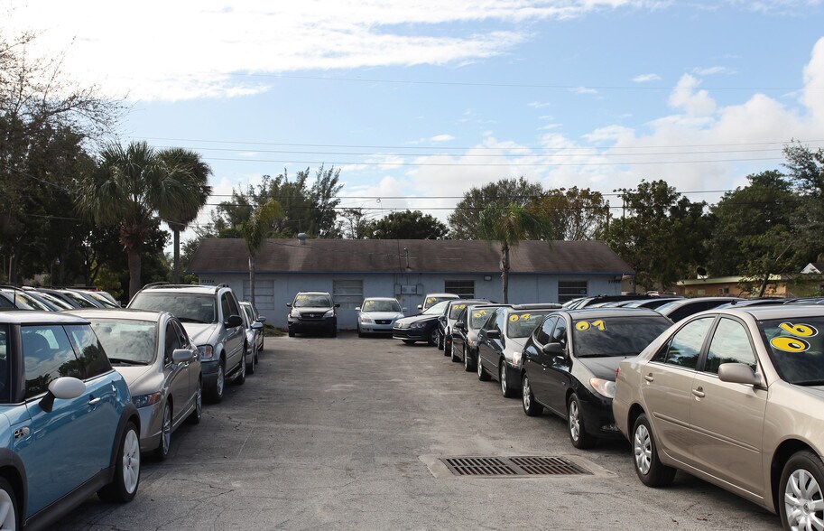 Primary Photo Of 2722 Westgate Ave, West Palm Beach Auto Dealership For Lease