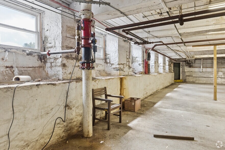 More Photos Of 17 Mill Pl, New York Mills Unknown For Sale