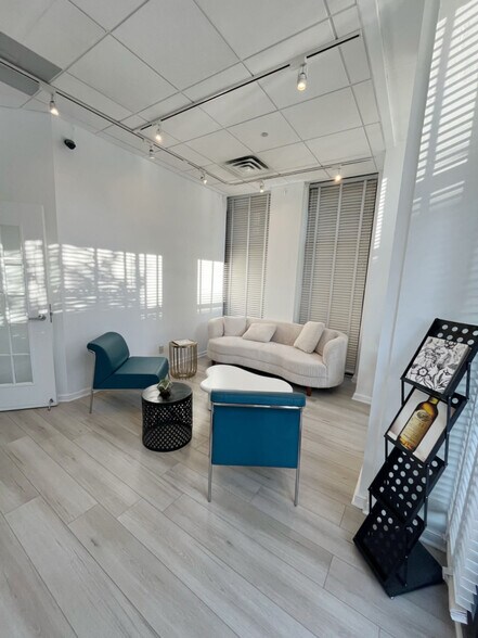 More Photos Of 325-333 N Des Plaines St, Chicago Apartments For Lease