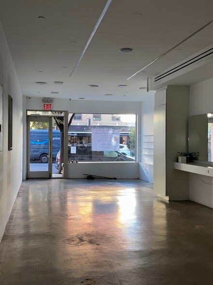 More Photos Of 182 Grand St, Brooklyn Storefront Retail Residential For Lease