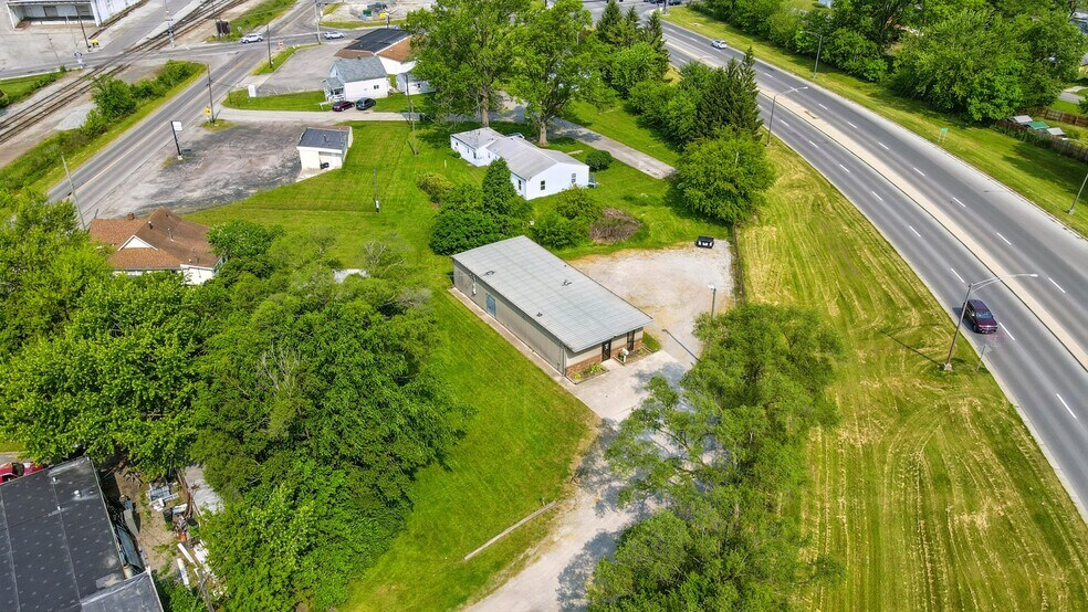 More Photos Of 1007 N Center St, Lima Light Distribution For Sale