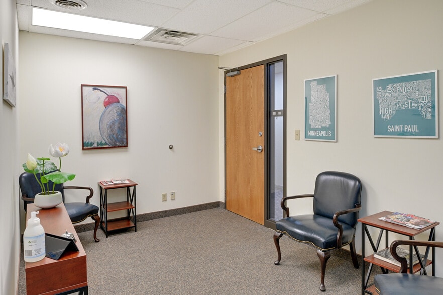 More Photos Of 2855 Anthony Ln S, Saint Anthony Office For Lease