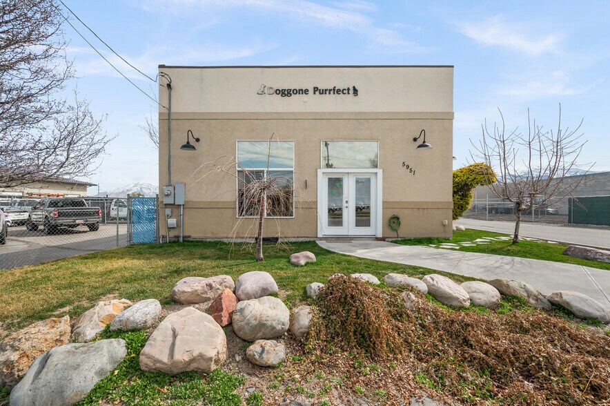 More Photos Of 5951 S Stratler St, Salt Lake City Veterinarian Kennel For Sale