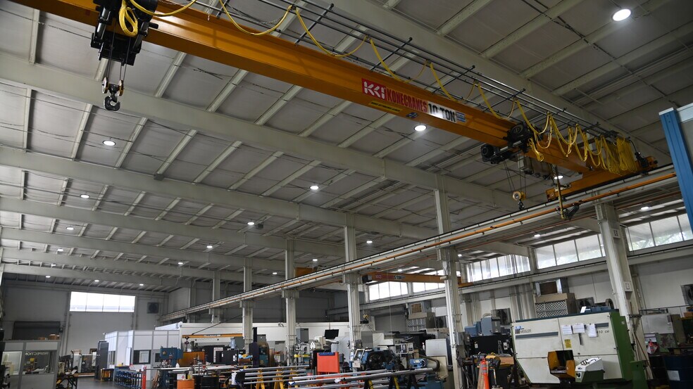 More Photos Of 1717 Brittmoore Rd, Houston Manufacturing For Lease